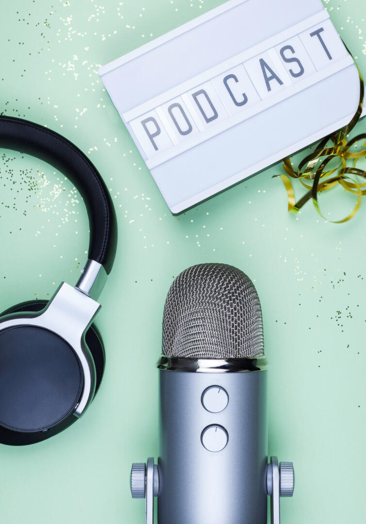 The word podcast and microphone linked to a podcast on accelerated resolution therapy.